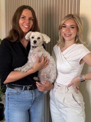 Meine Innendienstkraft Jule und unser Bürohund Shira